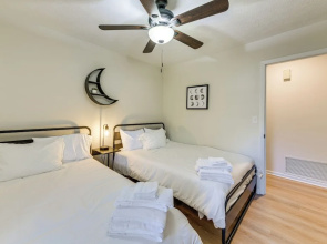 Inviting Columbus Home w/ Deck: 7 Mi to Downtown!