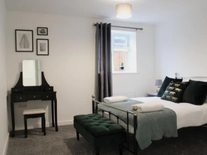 Low Cost, 4 Bed with Parking & Large Garden 08