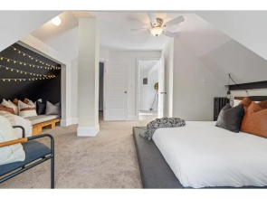The Prohibition I Heritage Home I Sleeps 10 I TV