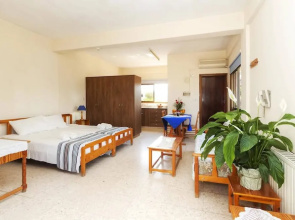 Room-studio in Polis - Just 800 m From t
