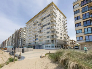 Bright Apartment With Frontal sea View
