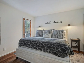Newly Renovated 12 Sequoia Home, Spacious and Kids Friendly by Redawning
