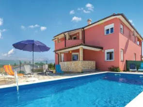 Five-Bedroom Holiday Home in Banjole