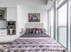 Retro Hollywood 37 Floor Studio in Downtown