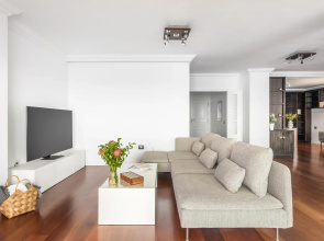 Spacious beach apartment with private parking