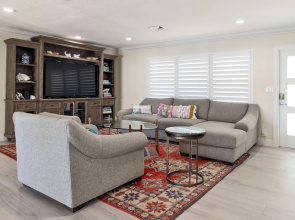 Luxe Waterfront : Pool, Boat Dock, Near Beach 4 Bedroom Home