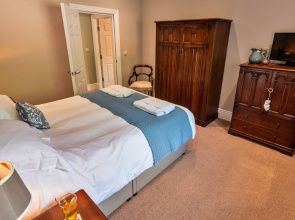 Elegant Apartment in Buxton, No Deposit