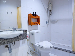 18 Coins Budget Hotel