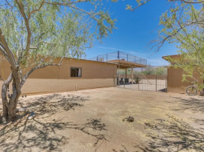 Oro Valley Retreat w/ Pool, Spa & Rooftop Views!