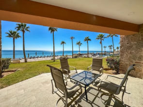 Steps to Sandy Beach Pool Renovated 2BR Condo