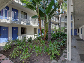 Motel 6 Bellflower, CA - Los Angeles