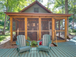 Quaint & Cozy Lake Cabin w/ Dock & Beach Access!