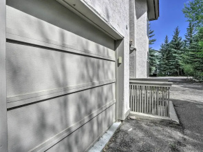 Townhome ~ 4 Mi to Beaver Creek & 8 Mi to Vail!