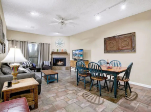 River Condo Next to Schlitterbahn Water Park!