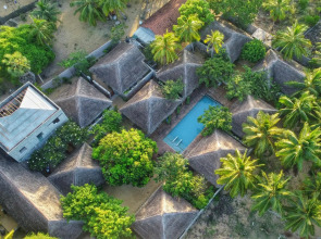 Hiru Resort and Kite Surfing