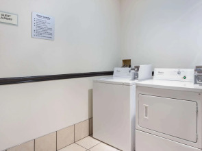 La Quinta Inn & Suites by Wyndham Columbus West - Hilliard