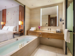 DoubleTree by Hilton Guangzhou Science City-Free Shuttle Bus Service During Canton Fair Period