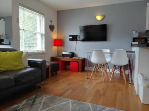 The Bath House Apartments - Free 1st breakfast - FREE parking