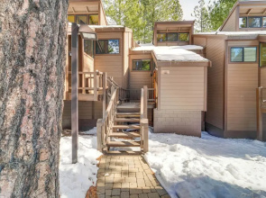 Northstar Resort Condo w/ Hot Tub, Shuttle Access!