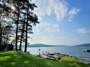Winni Lakefront Cabin