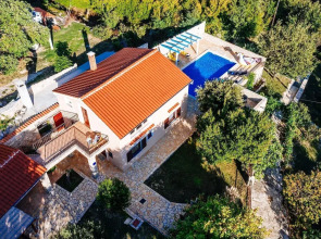 Lovely Holiday Home With Private Pool, Home Gym, Traditional Tavern, Stone BBQ