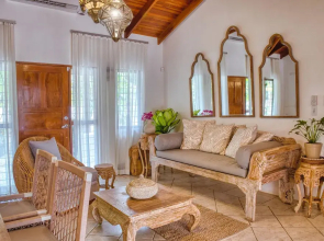 Casa Bonita - 5BR With Pool Walk to Beach