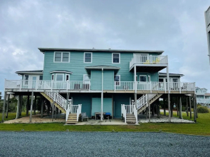 Fore Shore West- 4 Bedroom Home by RedAwning