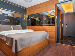 216 Eagle Palace Suite