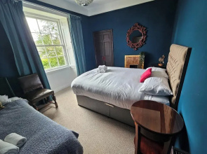 2 Bed Apartment - Sleeps 4 - Parking - Wifi