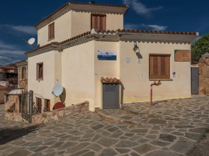 Crystal Pool Village In Tanaunella