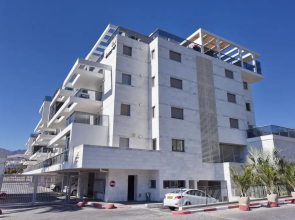 Avi's Suites Yossi Avrahami Royal Park