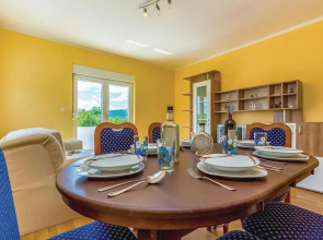 Stunning Apartment in Grizane With 2 Bedrooms