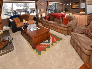 Lionshead Village 2 Bedroom With Pool, Walk to Slopes!