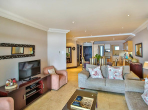504 Ballito Manor View-Luxury home on the main beach