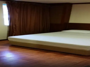 Hotel 81 Cherry