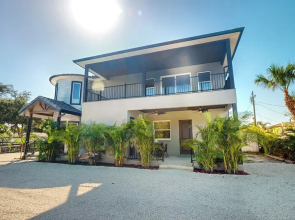 2BR Home w/ Horses, Close to Beach