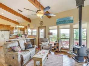 Medicine Park Cottage: Walk to Lake Lawtonka!