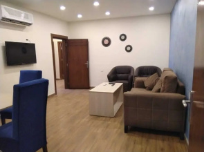 Neat Two Bedroom Apartment Close City