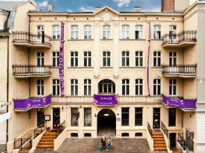 Blooms Boutique Hostel Inn & Apartments