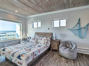 Gold Beach Home w/ Hot Tub, 1/4 Mi to Beach!