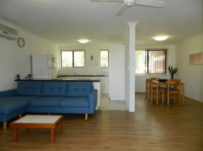 26 Wallis View - Opposite the Lake - 3 Bedroom Apartment