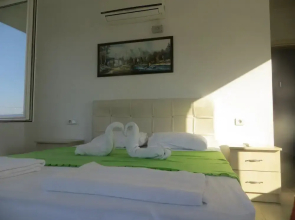 Villasevval-sleeps8-pool-bbq-ac-neartown