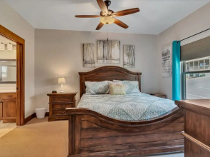 Rockwood Lake Lodge 7 Bedroom Home by RedAwning