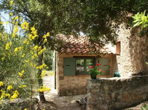 Lou Petarel, Charming house with shared pool, nature an calm in Provence