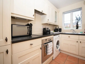 The Courtyard - a Beautifully Fitted 2 Bed Oxford City Apartment W/Parking