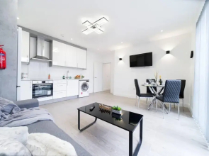 Livestay - Luxury 2bed Apartment With Free Parking