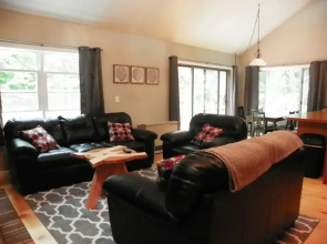 Newly Renovated Private 3 Bedroom Home in Waterville Estates Near Community Center - Bv146e