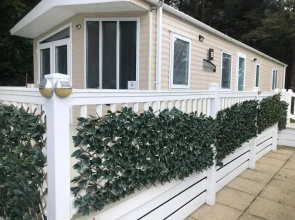 Caravan - Sleeps 4 - Pool - Pet Friendly