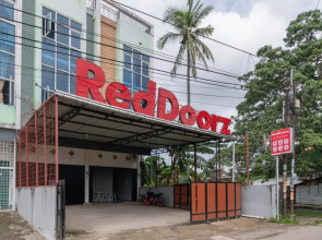 RedDoorz Plus near Palembang Trade Center 2
