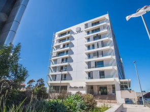 2bed Apartment! Modern Home for 4 at Chatswood